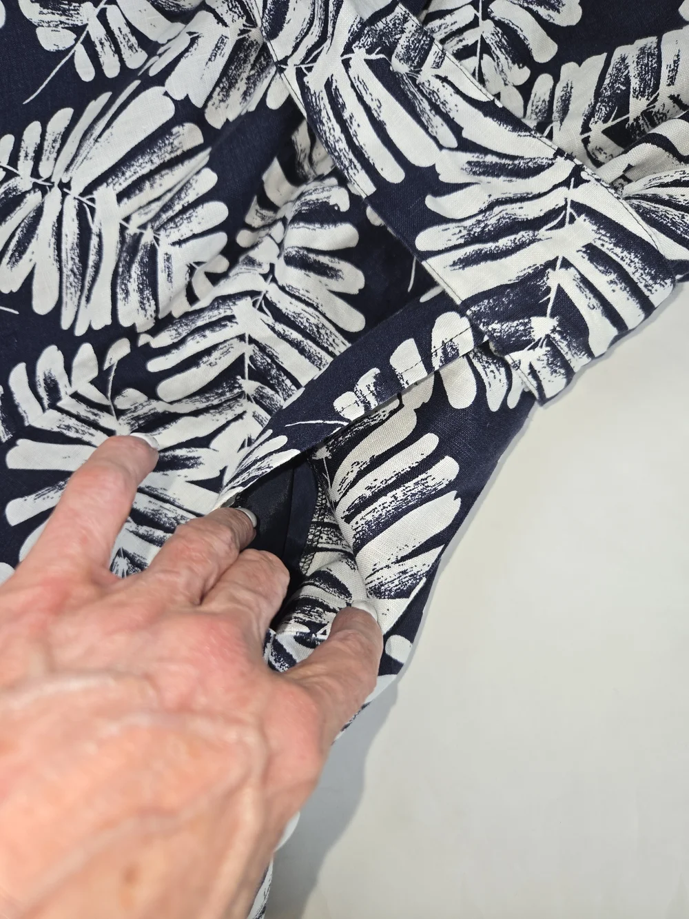 Banana Republic 100% Linen Navy and White Leaf Print Strapless Romper Size 8
